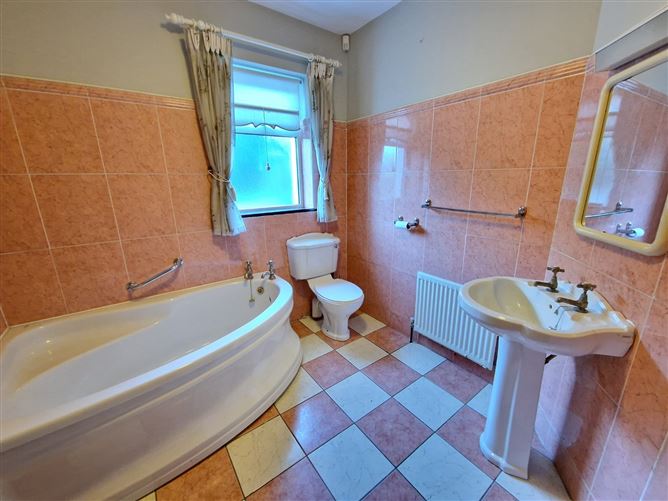 1A Dalcassian Avenue, Turnpike, Ennis, Co. Clare