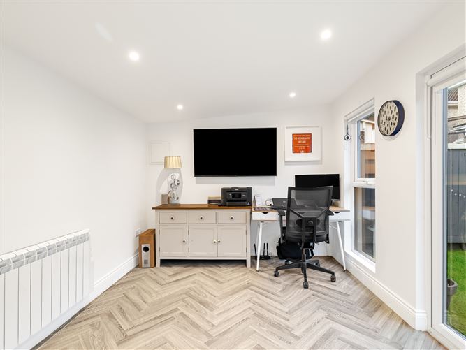 35 The Drive, Earl's Court, Kill, Naas, Co. Kildare