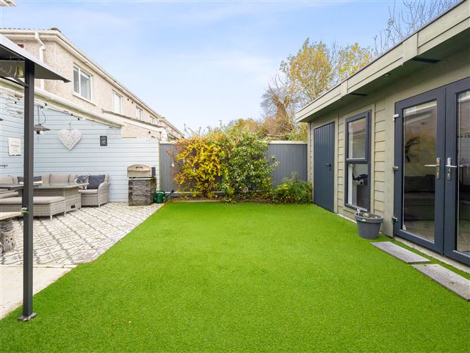 35 The Drive, Earl's Court, Kill, Naas, Co. Kildare