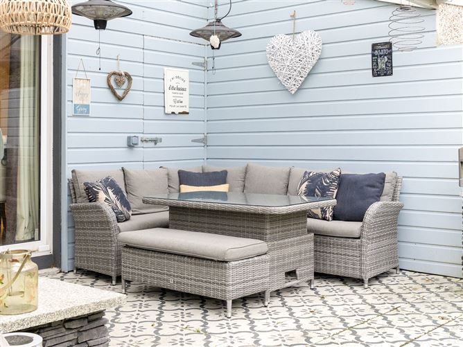 35 The Drive, Earl's Court, Kill, Naas, Co. Kildare