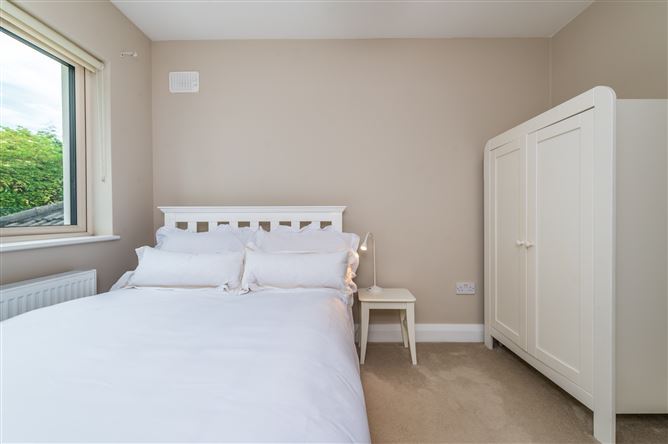 https://photos-a.propertyimages.ie/media/3/1/7/5009713/05203da8-43d5-466c-8048-dbc0087ba049_l.jpg