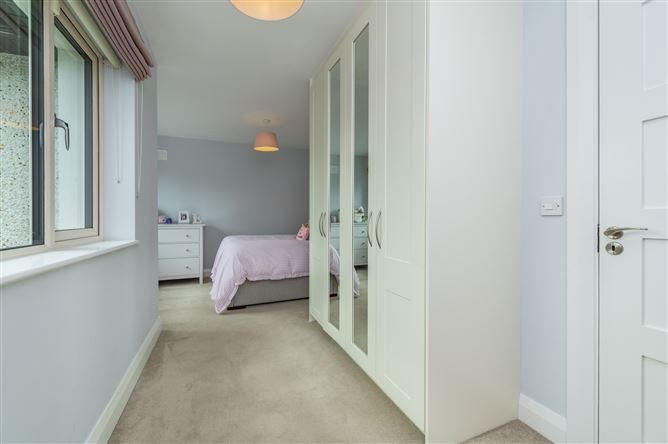 https://photos-a.propertyimages.ie/media/3/1/7/5009713/05203da8-43d5-466c-8048-dbc0087ba049_l.jpg