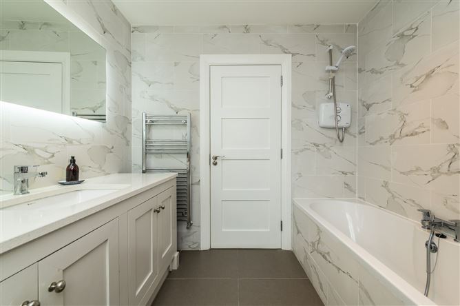 https://photos-a.propertyimages.ie/media/3/1/7/5009713/05203da8-43d5-466c-8048-dbc0087ba049_l.jpg