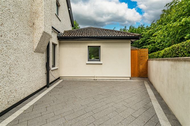 https://photos-a.propertyimages.ie/media/3/1/7/5009713/05203da8-43d5-466c-8048-dbc0087ba049_l.jpg