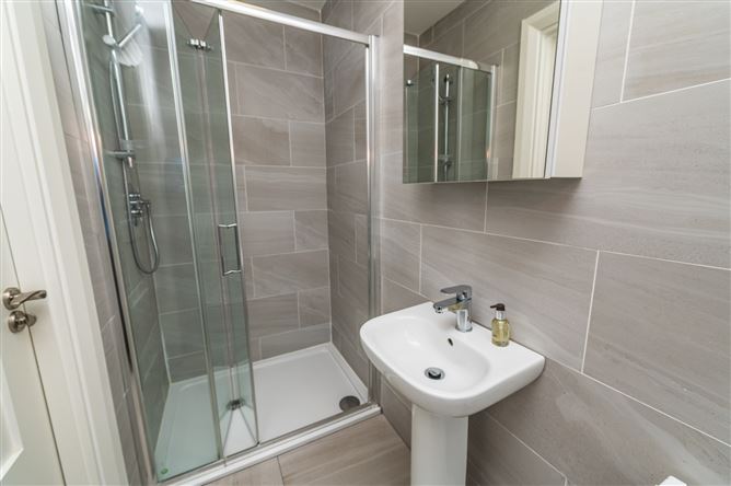 https://photos-a.propertyimages.ie/media/3/1/7/5009713/05203da8-43d5-466c-8048-dbc0087ba049_l.jpg