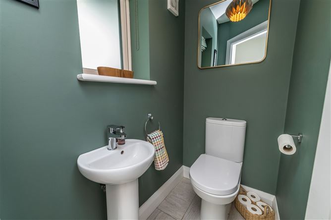 https://photos-a.propertyimages.ie/media/3/1/7/5009713/05203da8-43d5-466c-8048-dbc0087ba049_l.jpg