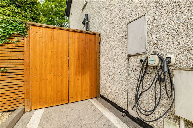https://photos-a.propertyimages.ie/media/3/1/7/5009713/05203da8-43d5-466c-8048-dbc0087ba049_l.jpg