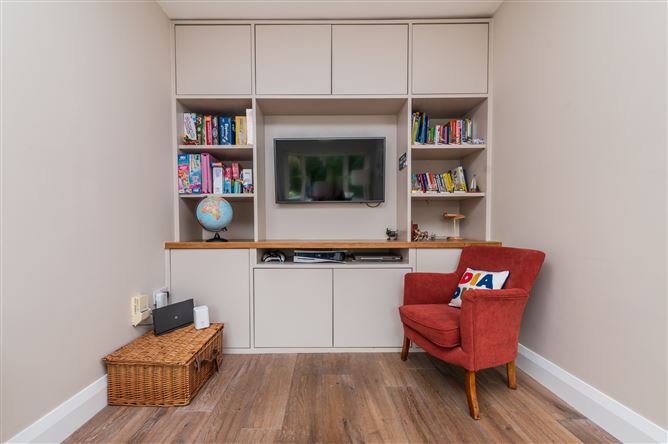 https://photos-a.propertyimages.ie/media/3/1/7/5009713/05203da8-43d5-466c-8048-dbc0087ba049_l.jpg
