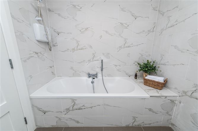 https://photos-a.propertyimages.ie/media/3/1/7/5009713/05203da8-43d5-466c-8048-dbc0087ba049_l.jpg