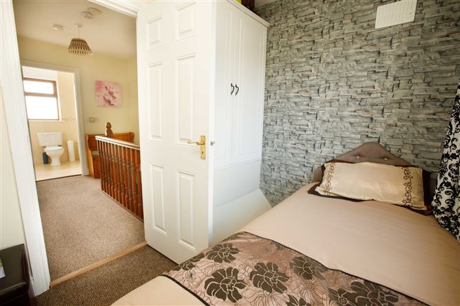8 Tochar View, Causeway, Co. Kerry
