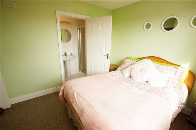 8 Tochar View, Causeway, Co. Kerry