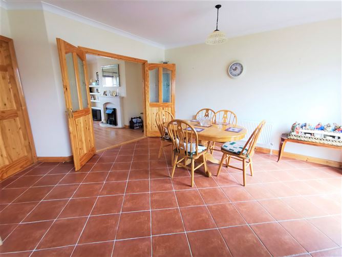 14 Lowpark Avenue, Charlestown, Co. Mayo