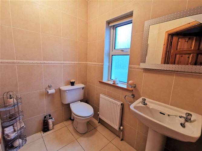 14 Lowpark Avenue, Charlestown, Co. Mayo