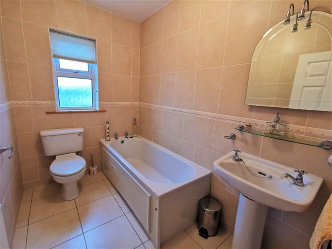 14 Lowpark Avenue, Charlestown, Co. Mayo