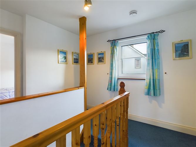 48 Summercove, Lahinch, Co. Clare.
