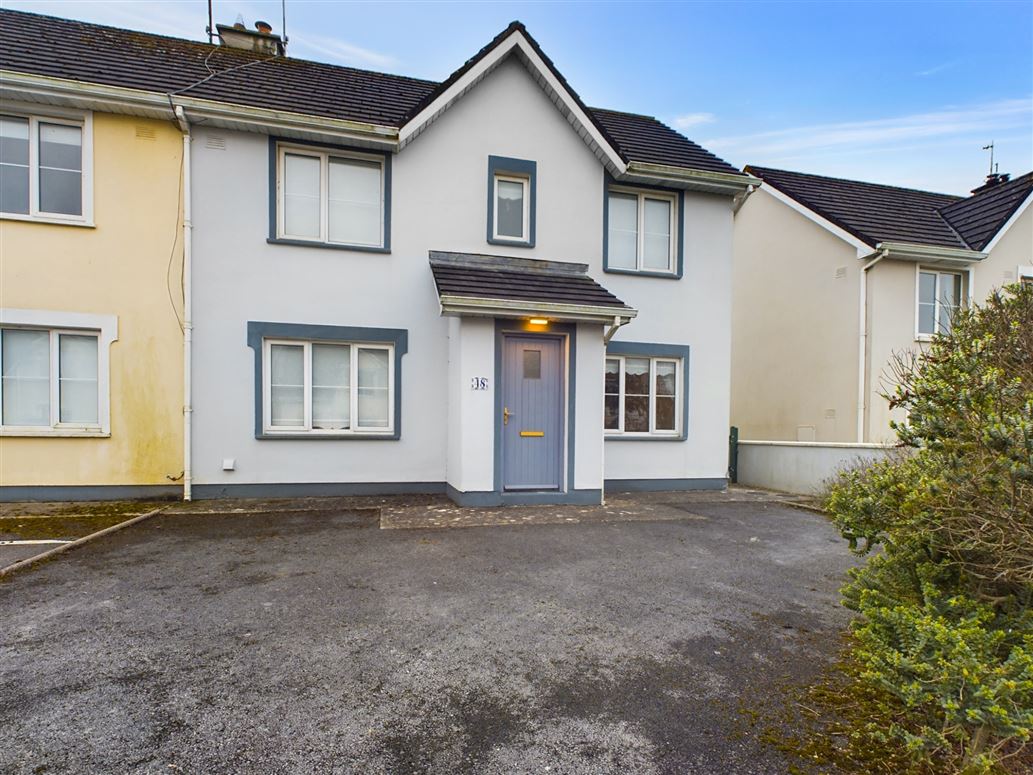 48 Summercove, Lahinch, Co. Clare.