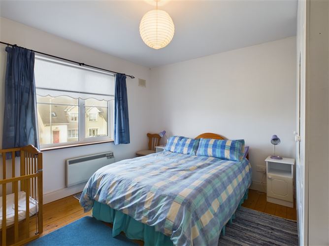 48 Summercove, Lahinch, Co. Clare.