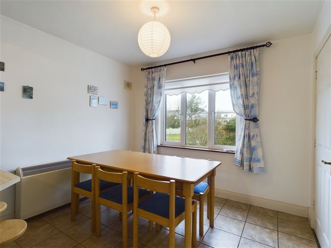 48 Summercove, Lahinch, Co. Clare.