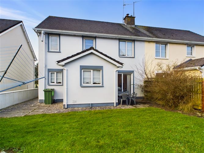48 Summercove, Lahinch, Co. Clare.