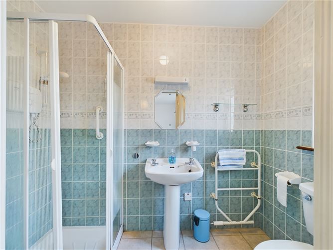 48 Summercove, Lahinch, Co. Clare.