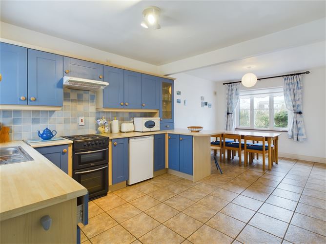 48 Summercove, Lahinch, Co. Clare.