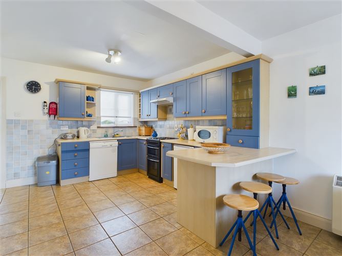 48 Summercove, Lahinch, Co. Clare.