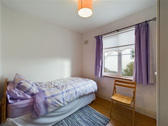 48 Summercove, Lahinch, Co. Clare.