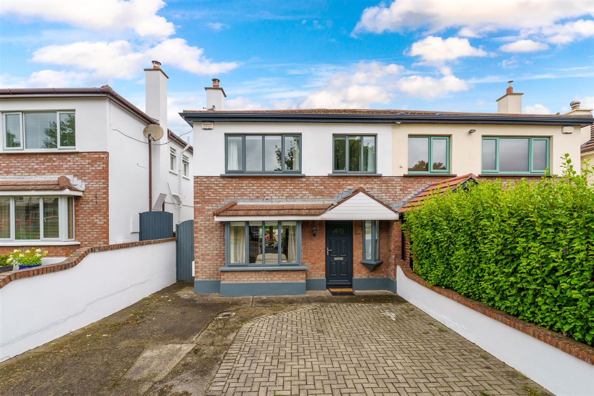 4 Mount Eagle Lawn, Leopardstown, Dublin 18