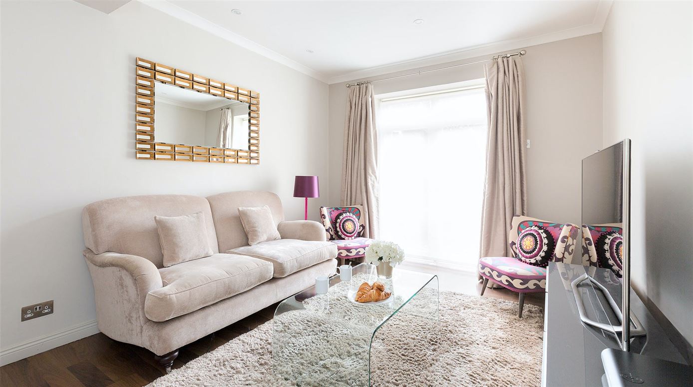 A Touch of Plum,London,Greater London,United Kingdom