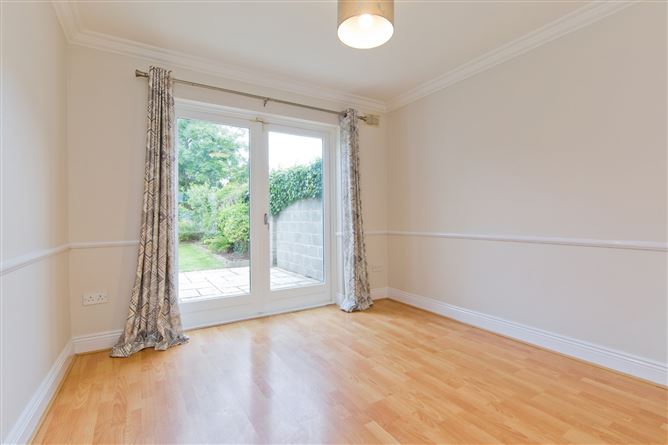 8 Luttrellstown Glade, Castleknock, Dublin 15.