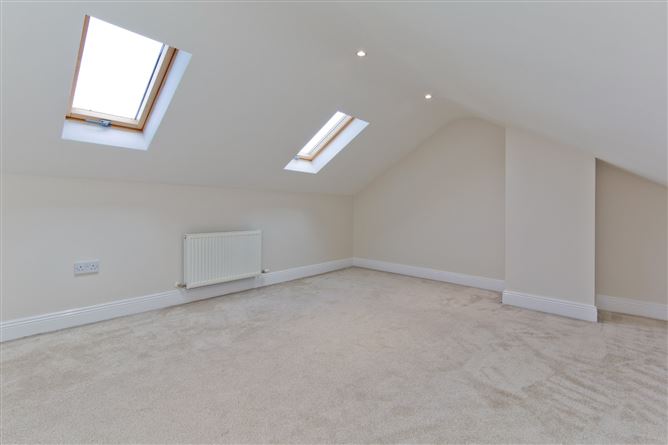 8 Luttrellstown Glade, Castleknock, Dublin 15.
