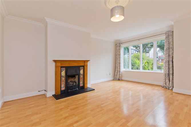 8 Luttrellstown Glade, Castleknock, Dublin 15.