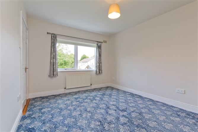 8 Luttrellstown Glade, Castleknock, Dublin 15.