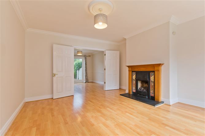 8 Luttrellstown Glade, Castleknock, Dublin 15.