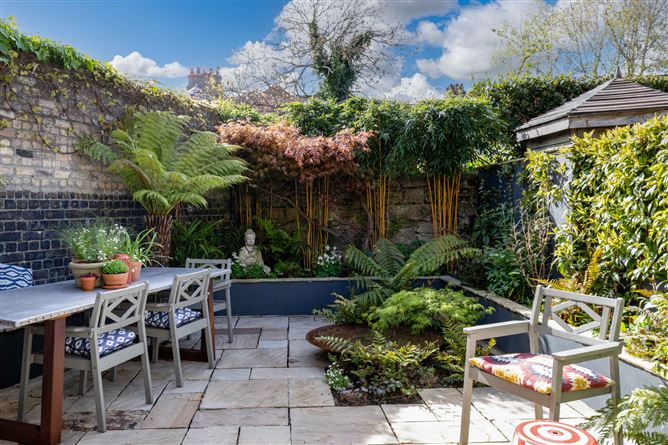 https://photos-a.propertyimages.ie/media/3/2/2/4994223/4f9fc430-9e32-403d-b360-a4e4fce06e61_l.jpg