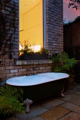 https://photos-a.propertyimages.ie/media/3/2/2/4994223/4f9fc430-9e32-403d-b360-a4e4fce06e61_l.jpg