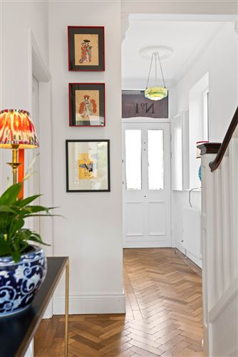 https://photos-a.propertyimages.ie/media/3/2/2/4994223/4f9fc430-9e32-403d-b360-a4e4fce06e61_l.jpg