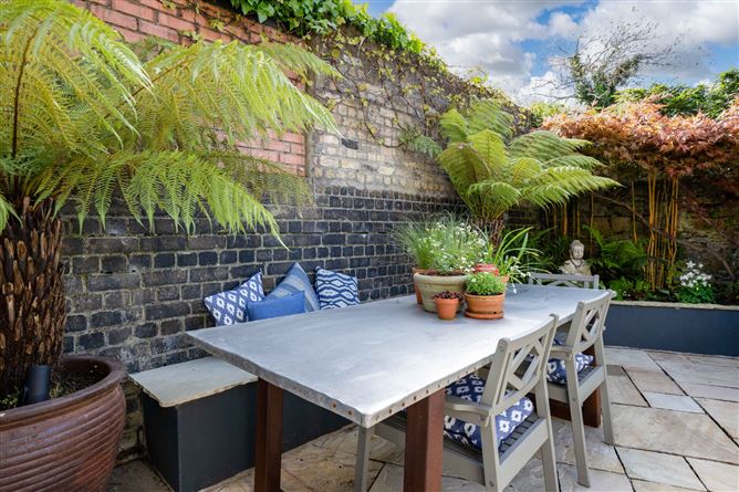 https://photos-a.propertyimages.ie/media/3/2/2/4994223/4f9fc430-9e32-403d-b360-a4e4fce06e61_l.jpg
