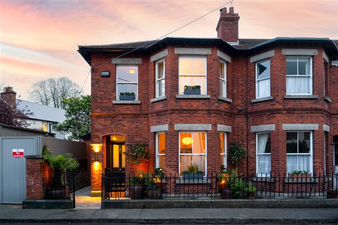 https://photos-a.propertyimages.ie/media/3/2/2/4994223/4f9fc430-9e32-403d-b360-a4e4fce06e61_l.jpg