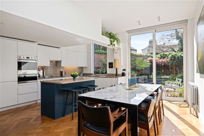 https://photos-a.propertyimages.ie/media/3/2/2/4994223/4f9fc430-9e32-403d-b360-a4e4fce06e61_l.jpg