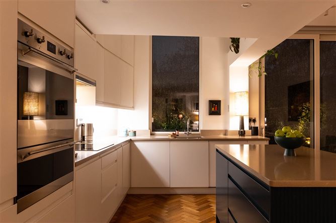 https://photos-a.propertyimages.ie/media/3/2/2/4994223/4f9fc430-9e32-403d-b360-a4e4fce06e61_l.jpg