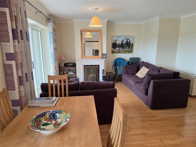 2 Harbour View, Market Square, Clifden, Galway