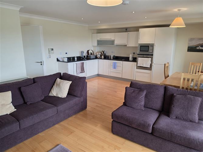 2 Harbour View, Market Square, Clifden, Galway