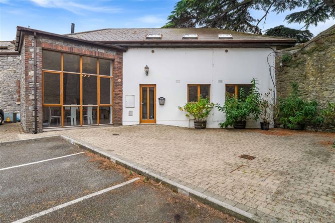 €325,000