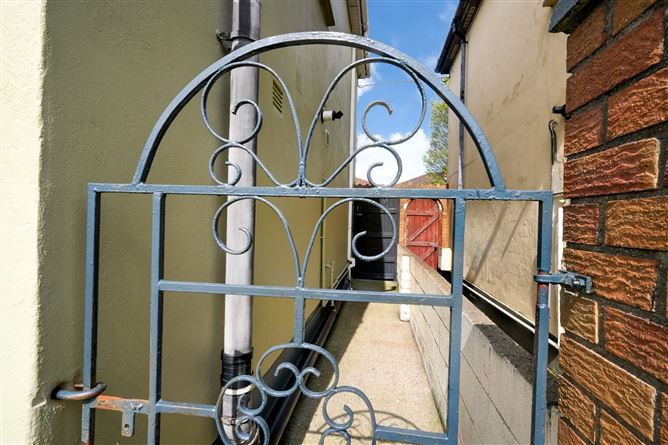 7 Oak Drive, Royal Oak, Santry, Dublin 9