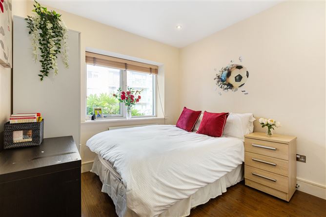 Photo 6 of 14 — 132 Wyckham Point, Wyckham Way, Dundrum, Dublin 16
