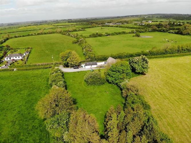 The Thatch Cottage, Ballinlough, Lisronagh, Clonmel, Tipperary