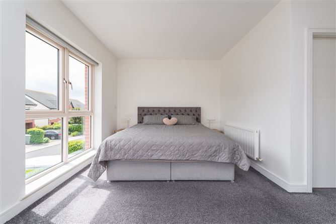 https://photos-a.propertyimages.ie/media/3/2/7/4935723/bd814b70-1ed2-4e36-9014-8a1a64b89107_l.jpg