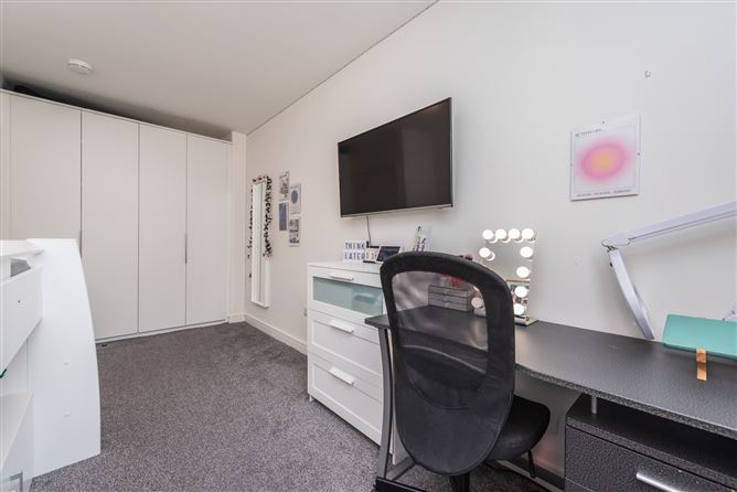 https://photos-a.propertyimages.ie/media/3/2/7/4935723/bd814b70-1ed2-4e36-9014-8a1a64b89107_l.jpg