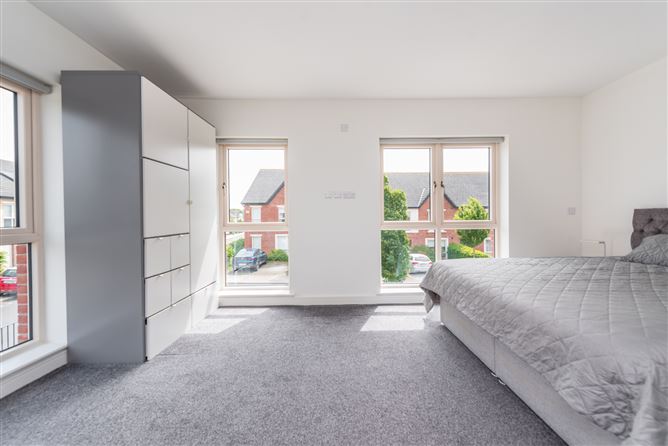 https://photos-a.propertyimages.ie/media/3/2/7/4935723/bd814b70-1ed2-4e36-9014-8a1a64b89107_l.jpg